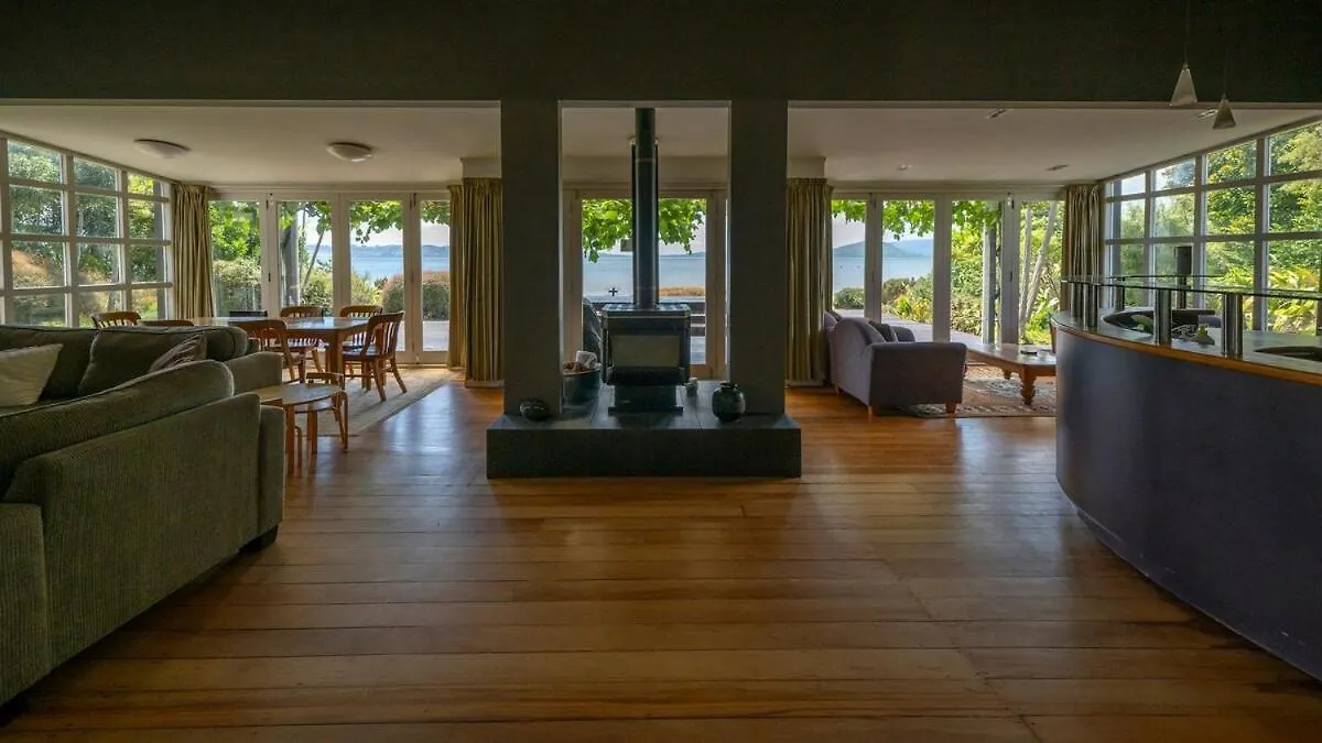 Lounge To Lake Rotorua Ferienhaus
