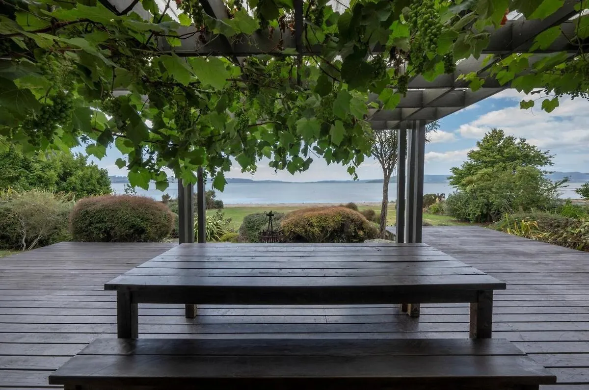 Lounge To Lake Rotorua 0*,